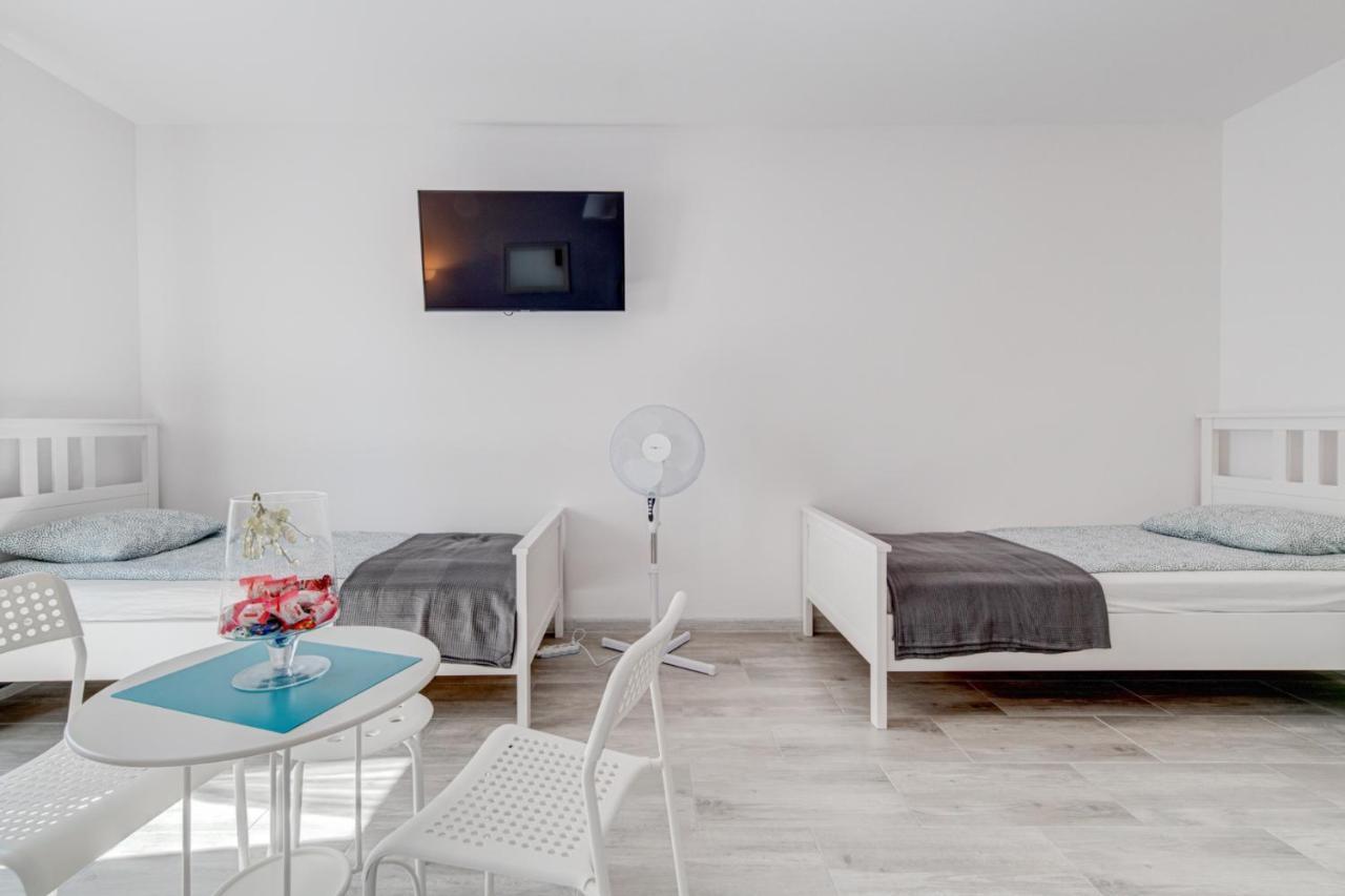 Pod Winogronem - Apartamenty Z Basenem I Wyzywieniem Pobierowo Exterior foto
