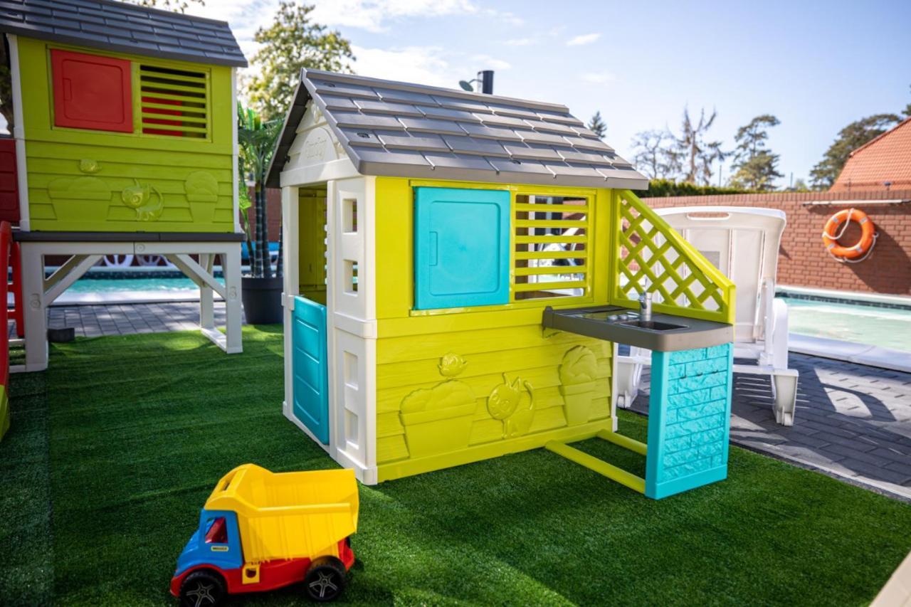 Pod Winogronem - Apartamenty Z Basenem I Wyzywieniem Pobierowo Exterior foto