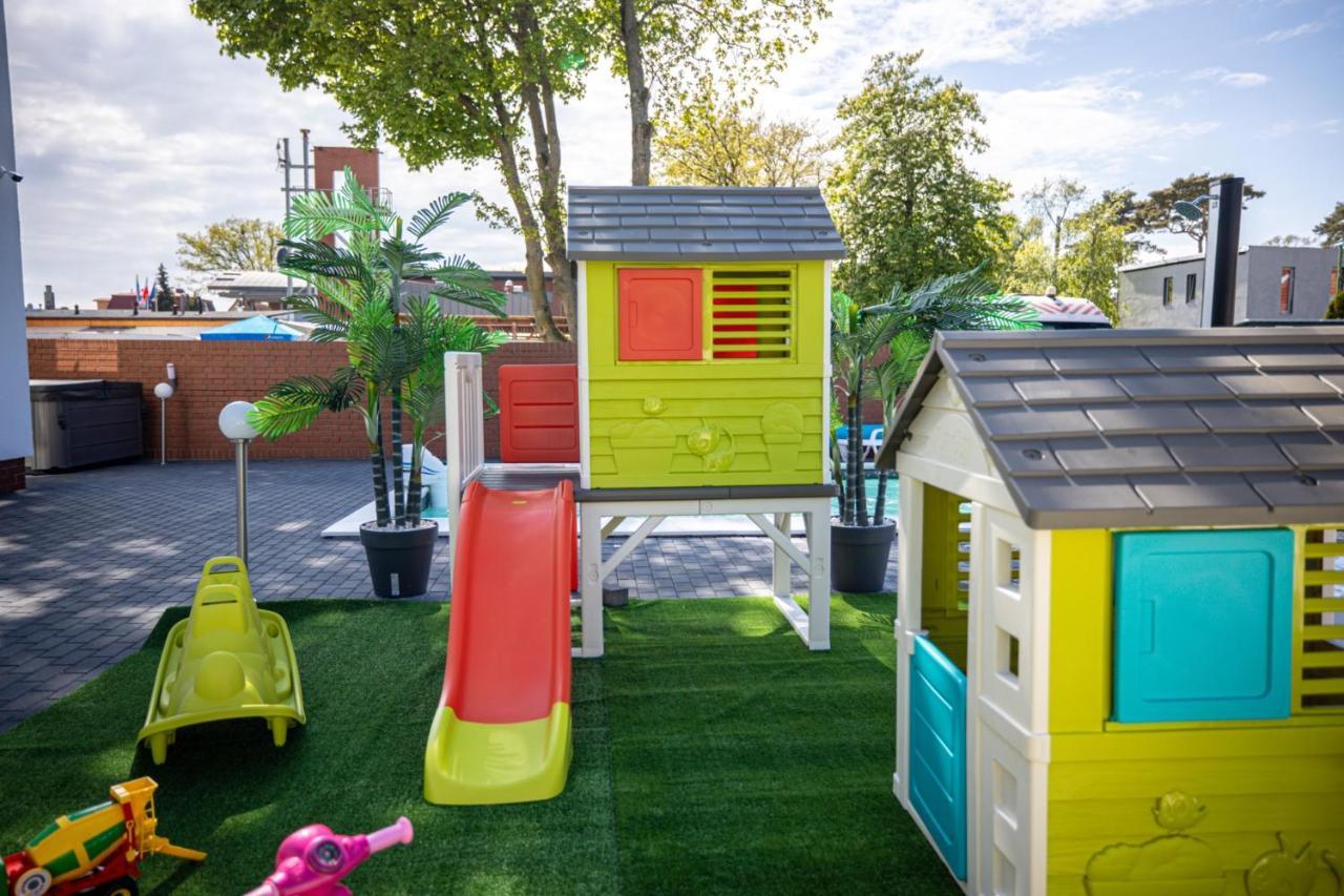 Pod Winogronem - Apartamenty Z Basenem I Wyzywieniem Pobierowo Exterior foto